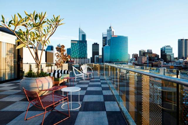 New management for Alex Hotel in Perth